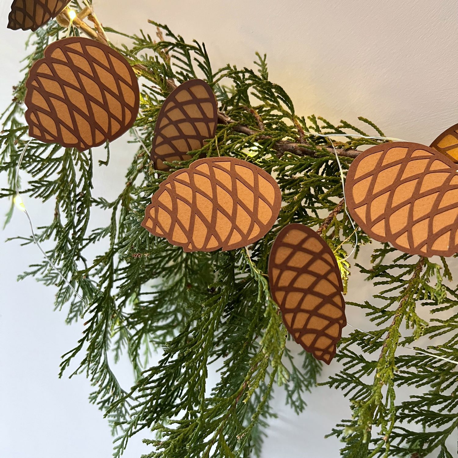 Pinecone Garland - Image 3
