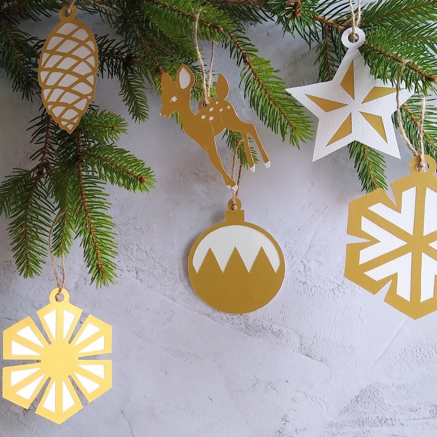 Gold Christmas Decoration Selection - Set of 9 - Image 3